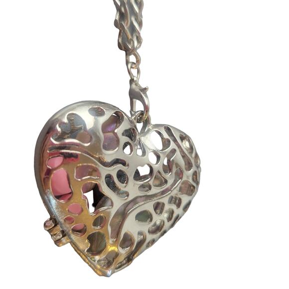 Heart-Shaped Diffuser Necklace Locket, Assorted Scent Spheres Aromatherapy Beads - Picture 4 of 16